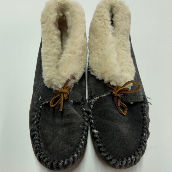Minnetonka Loafers Womens 8 Grey Pile Lined Slip On Leather Moccasins - Picture 2 of 8